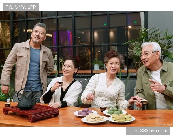 刷到邹敬园的生活照，吃个零食都这么讲究，感觉咱们不是一个世界的人